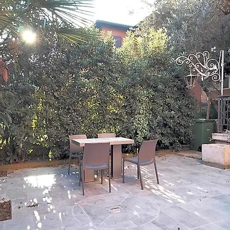 La Bed & Breakfast 3*